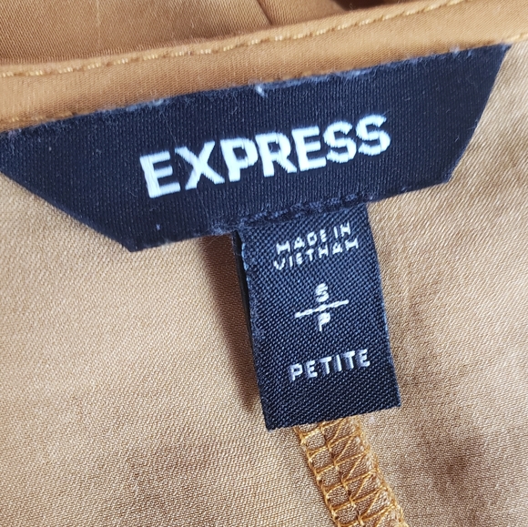 EXPRESS Ruffle Wrap Dress - Picture 4 of 4